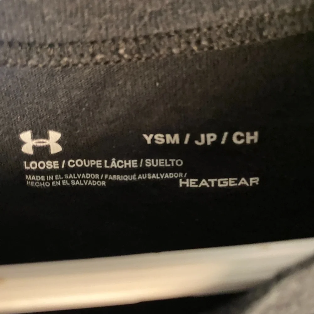 Under Armour Boys Youth Small Beast Status HeatGear Black Shirt YSM